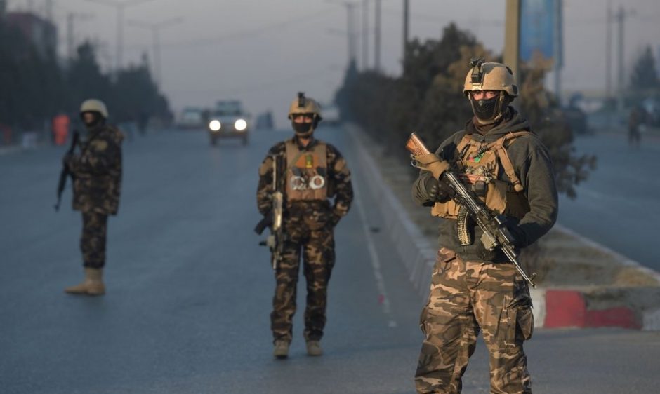 IS prisiėmė atsakomybę už 4 žmonių gyvybių pareikalavusį išpuolį Kabule