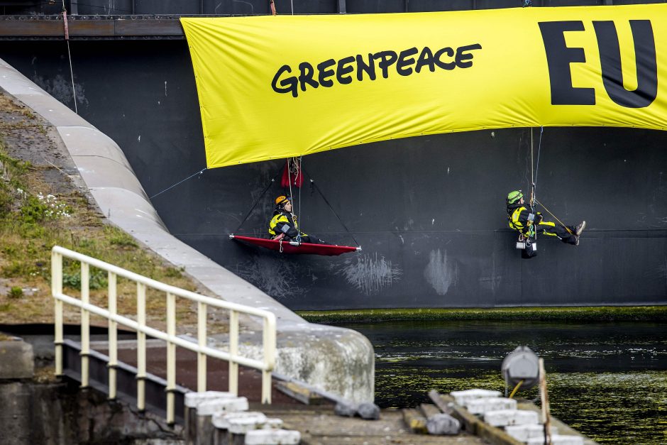 „Greenpeace“ kreipėsi į teismą dėl JK dujų telkinio