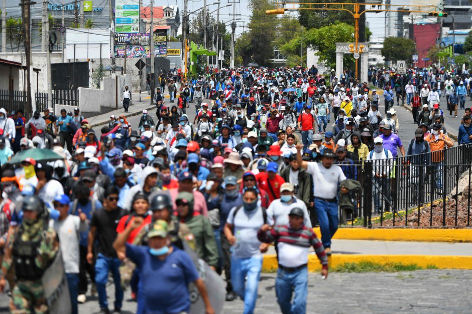 Peru tęsiantis protestams, visoje šalyje skelbiama nepaprastoji padėtis