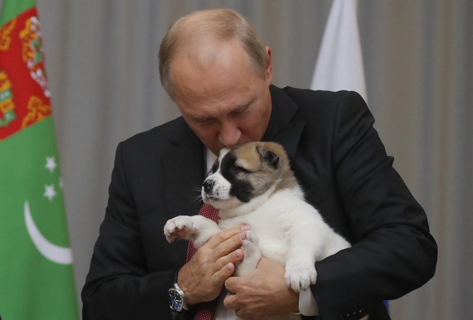 Rusijos prezidentas dovanų gavo dar vieną šuniuką