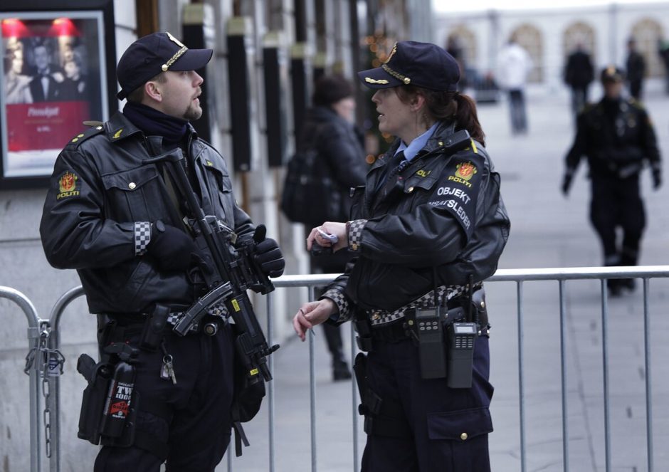 Norvegijos policija ieško antrojo įtariamojo dėl aukų pareikalavusių šaudynių Osle