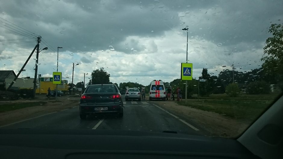 Vaišvydavoje susidūrė trys lengvieji automobiliai, į ligoninę išvežti du vaikai