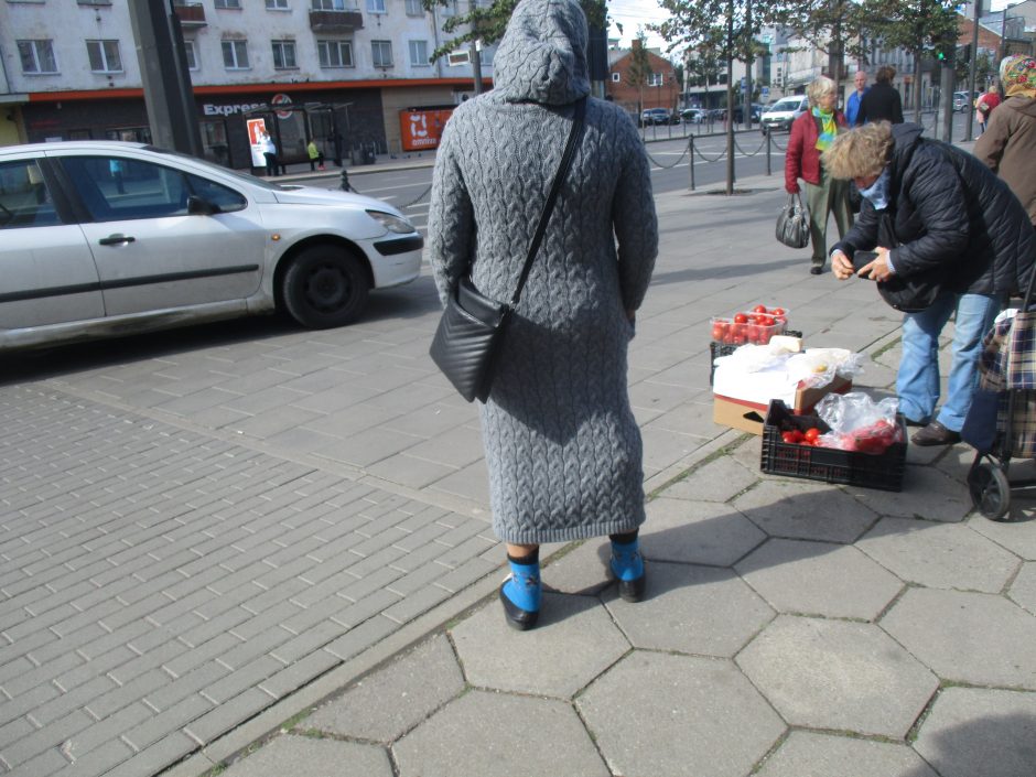 Ar bus užmautas apynasris prie Stoties turgaus cigaretes siūlančioms romėms?