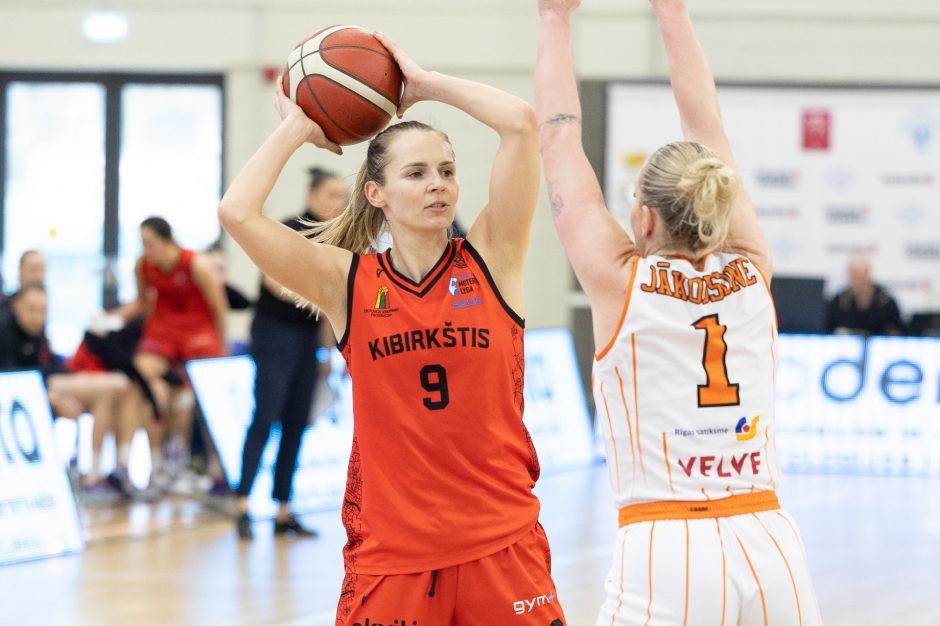 Dėl Baltijos lygos čempionių titulo kovos 13 komandų