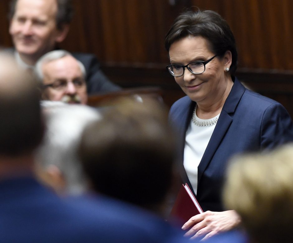 Lenkijoje atsistatydino pralaimėjimą rinkimuose patyrusi vyriausybė