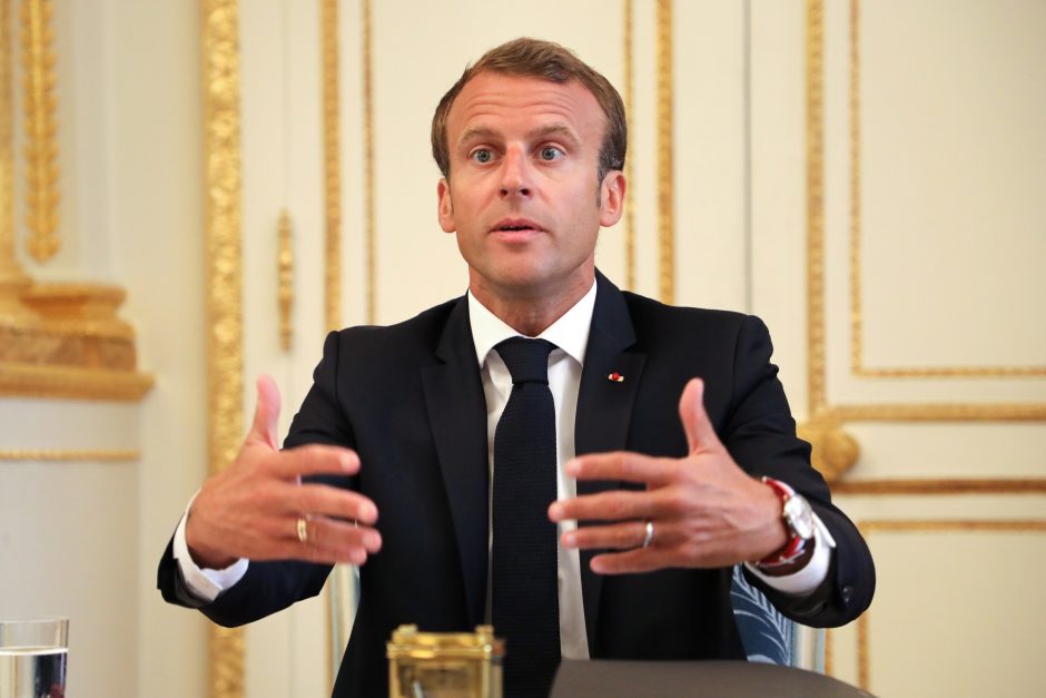Prancūzijos prezidentas žada mažinti pajamų mokesčius