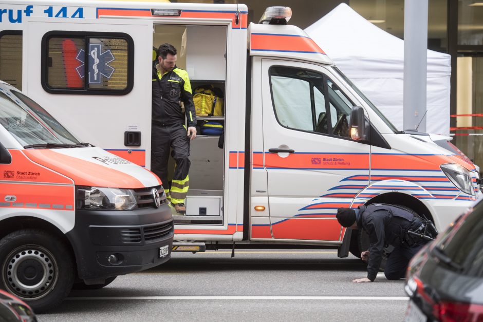 Ciuriche per šaudymą gatvėje prie banko žuvo du žmonės 