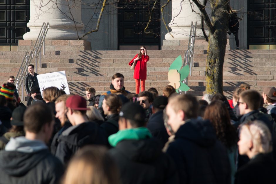 Apie 250 žmonių prie Seimo reikalavo dekriminalizuoti kanapių laikymą