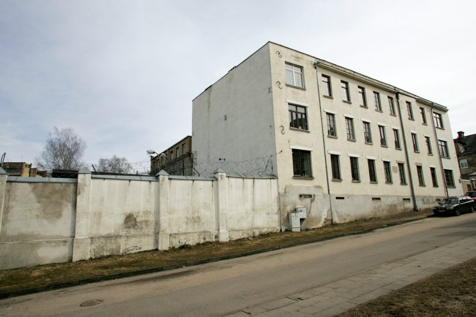 Vilniaus pataisos namų pareigūnai skundžiasi žeminami vadovybės