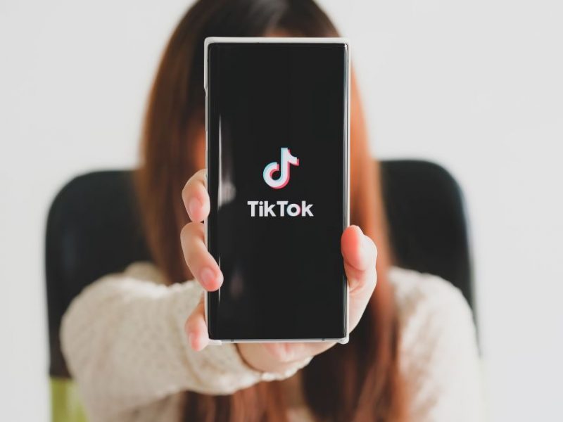 „TikTok“ praėjusį mėnesį Europos Sąjungoje pašalino 4 mln. vaizdo įrašų