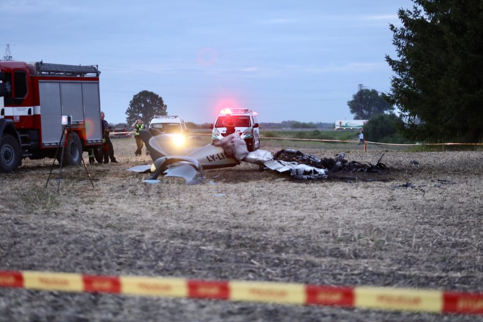Nelaimė Kauno rajone: Armaniškių kaime nukrito ir užsidegė sportinis lėktuvas, žuvo du žmonės