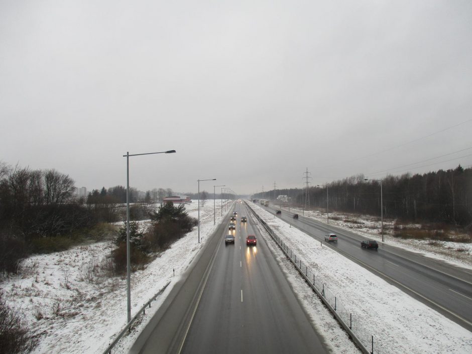 Eismo sąlygas sunkina snygis