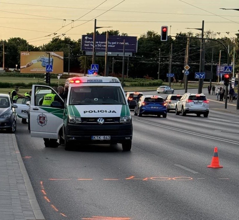 Šauklių gatvėje susidūrė du motoroleriai, vieno jų vairuotojas išvežtas į ligoninę