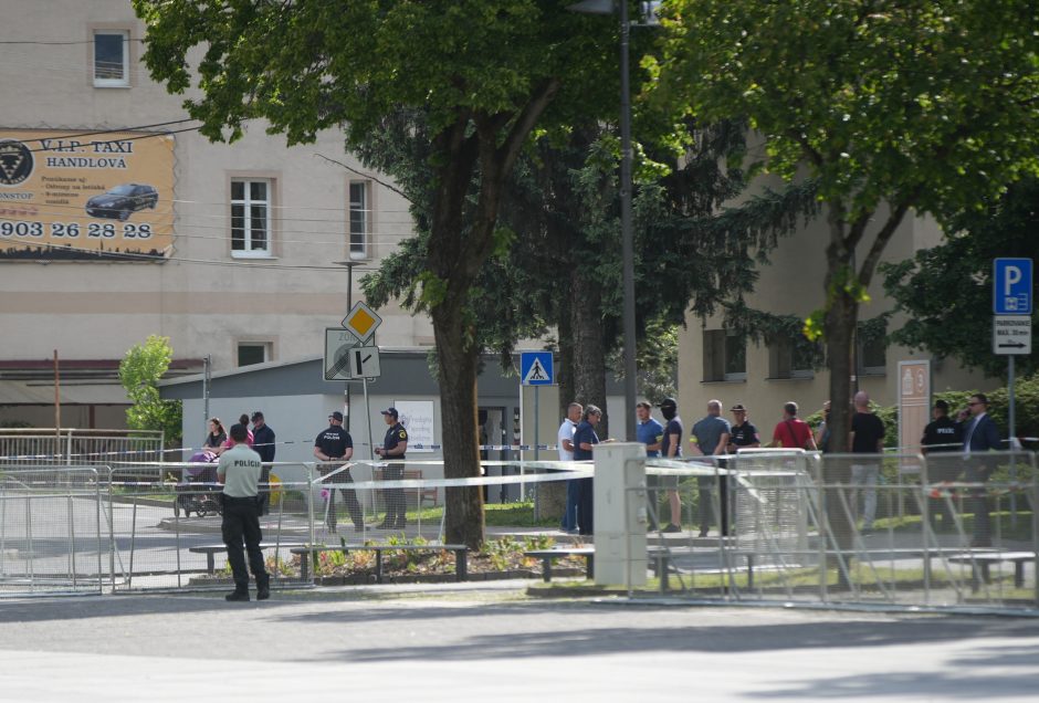 Po pasikėsinimo į R. Fico gyvybę Slovakijos parlamentas sugriežtins saugumo priemones