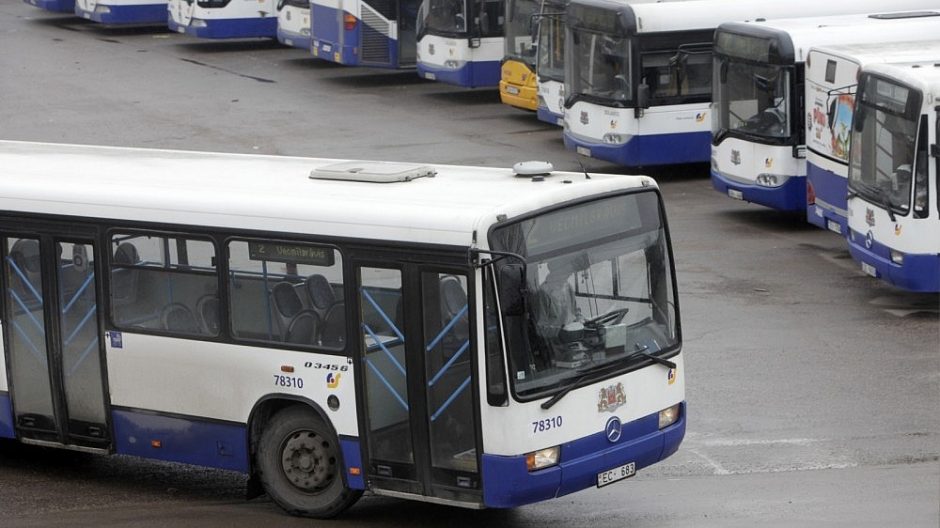 Latvijoje jau du miestai vežios gyventojus nemokamai