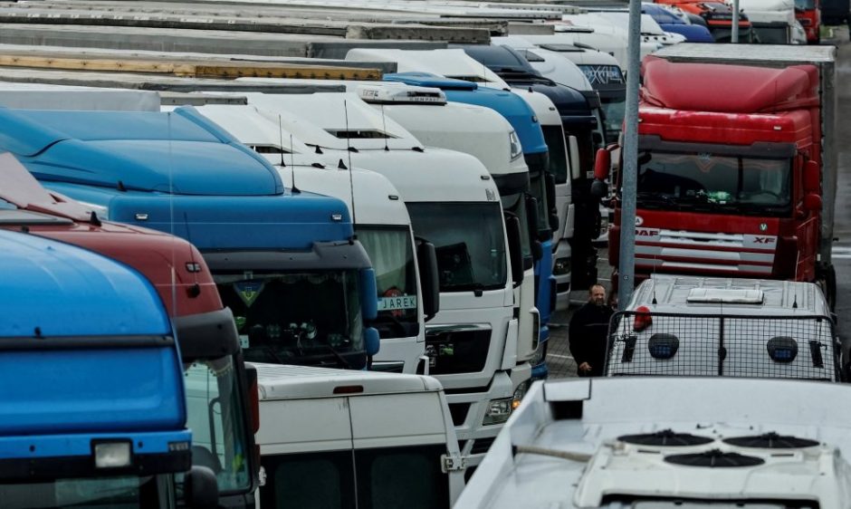 Vyriausybė: Lenkija sugriežtins Ukrainos sunkvežimių patikrinimus kelyje prie pasienio