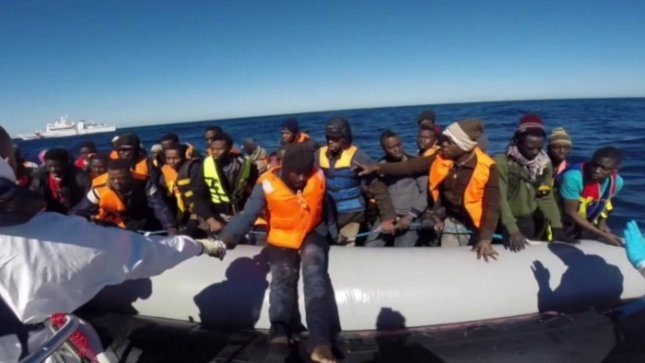 ES pritarė karinei misijai prieš migrantus gabenančius kontrabandininkus