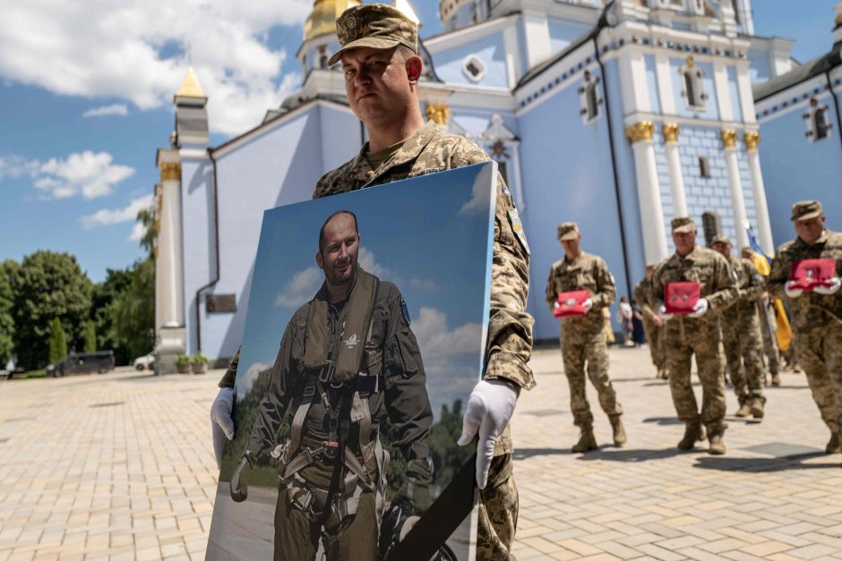 Ukraina atsisveikino su karinių oro pajėgų asu, vienu iš „Kyjivo vaiduoklių“