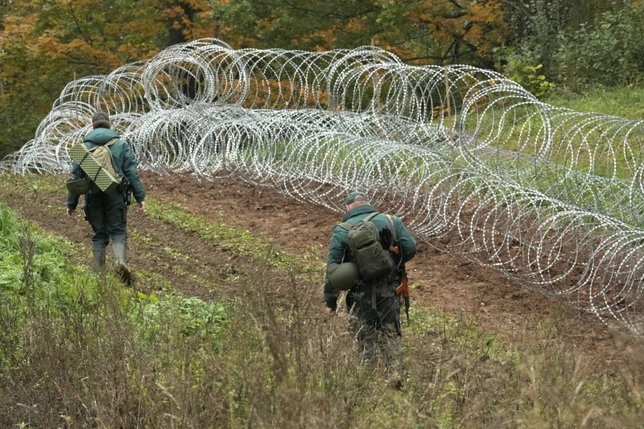 ET ragina ištirti nehumanišką elgesį su pabėgėliais Latvijos ir Baltarusijos pasienyje