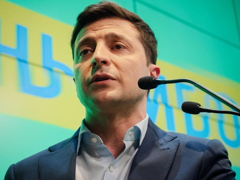 Oficialu: Ukrainos vadovo rinkimus laimėjo 73 proc. balsų surinkęs V. Zelenskis 