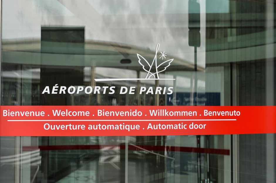 Dėl koronaviruso užsidaro Paryžiaus Orli ir Londono Sičio oro uostai