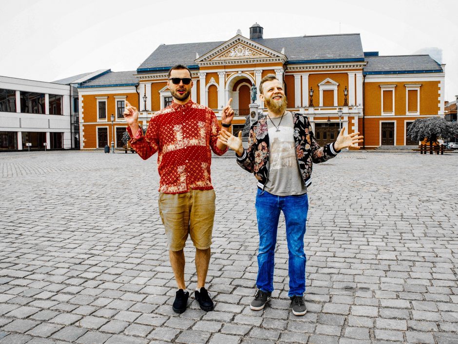 „Bliuzo naktys“: dar daugiau veiksmo prie Ąžuolo ir Vieno žmogaus scena Pašiūrėje