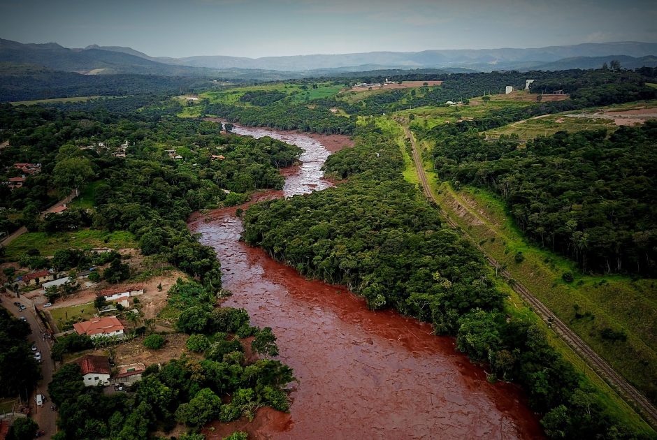 Brazilijoje po nelaimės užtvankoje ieškoma 300 žmonių, rasti 9 žuvusiųjų kūnai