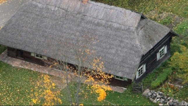 Liaudies buities muziejus nori pervežti į Rumšiškes XVIII a. trobą  