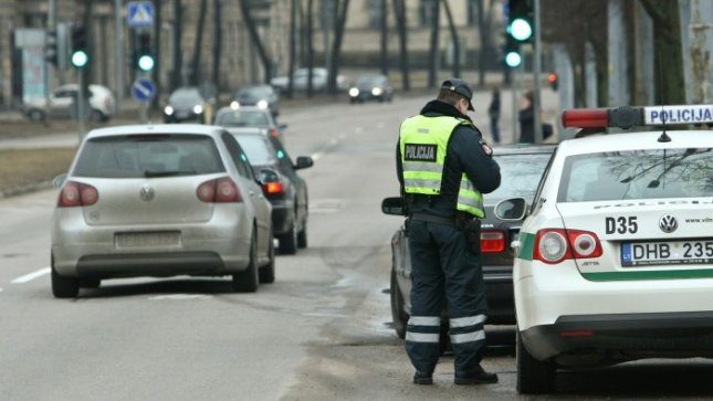 Policija siūlo atnaujinti diskusijas dėl vairuotojų sveikatos patikros