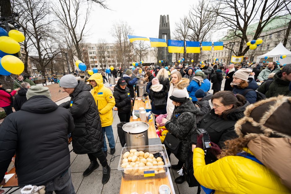 Sėkmės sulaukusi ukrainiečių palaikymo akcija keliasi į Kauną: barščius dalins žinomi kauniečiai