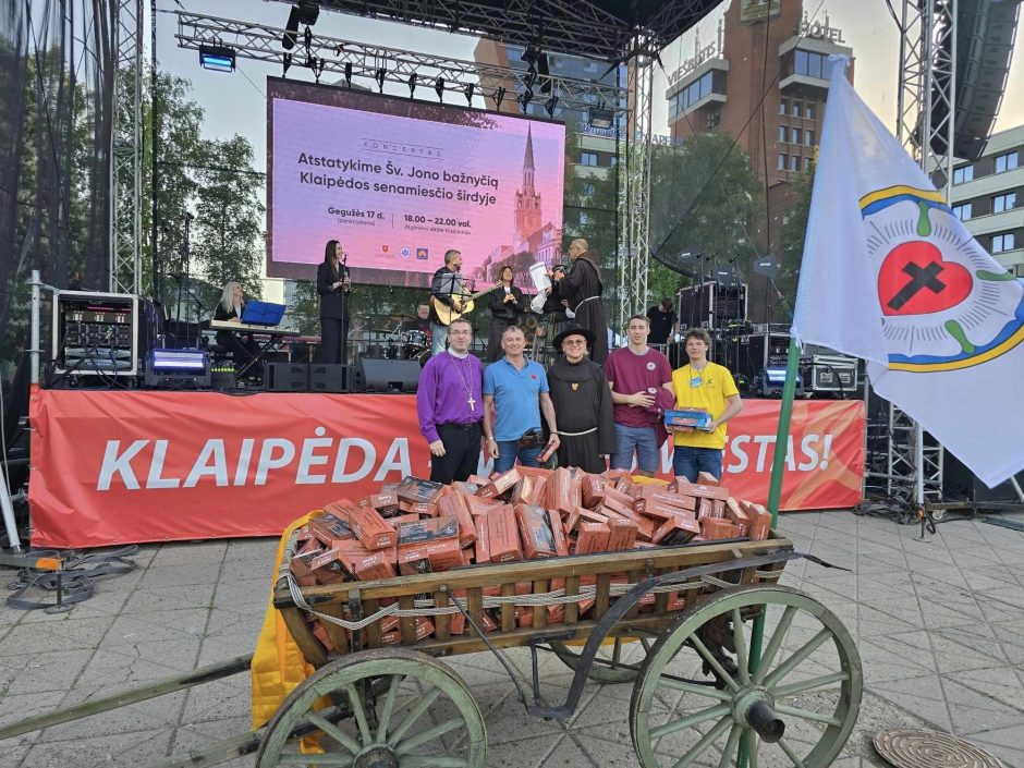 Atkurta Šv. Jono bažnyčioje kabojusi istorinė atminimo lenta