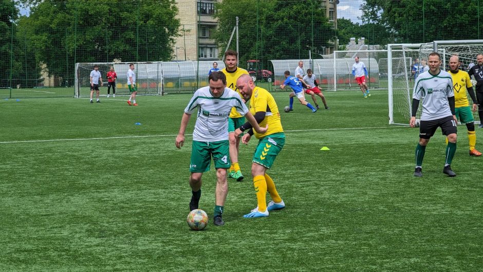 Žurnalistai išsiaiškino kas geriausiai žaidžia futbolą