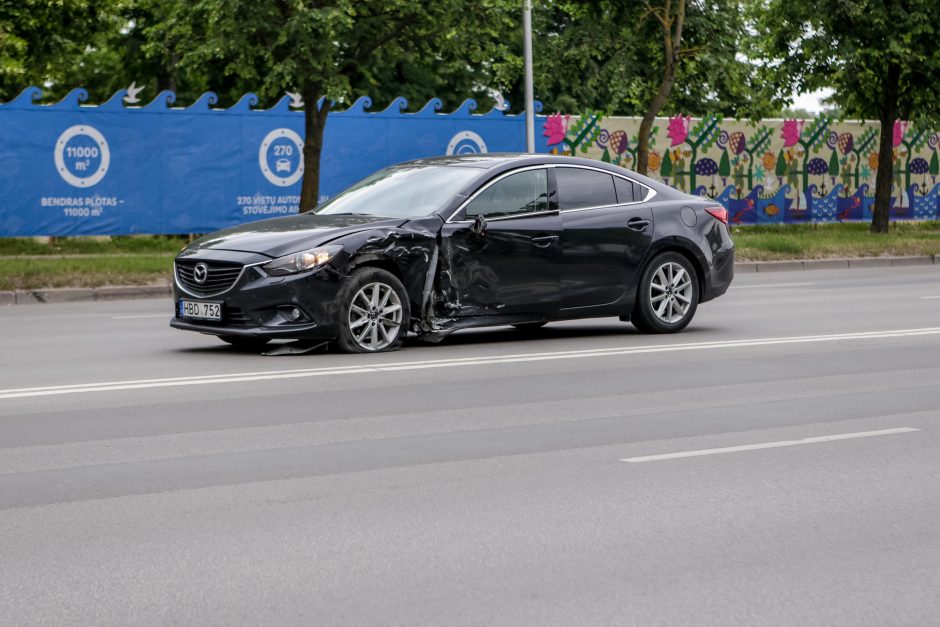 Jonavos gatvėje kraupiai sužalotas motociklininkas