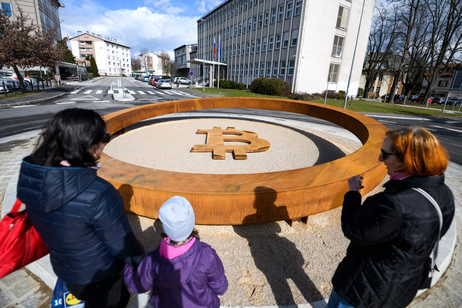 Slovėnijoje iškilo pirmasis pasaulyje paminklas bitkoinui