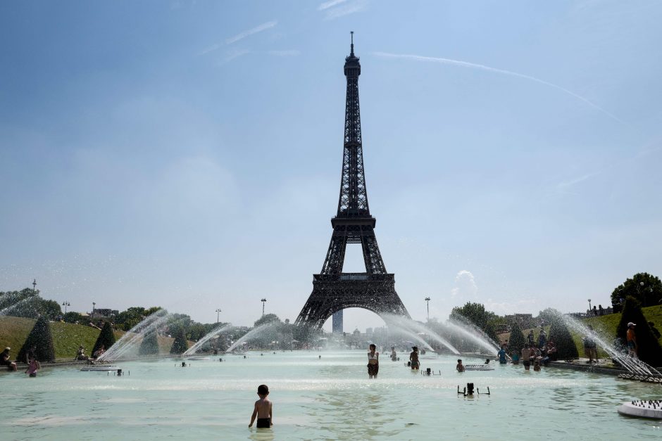 Streikas tęsiasi: dėl ilgų eilių Eiffelio bokštas antrą dieną nepriima lankytojų