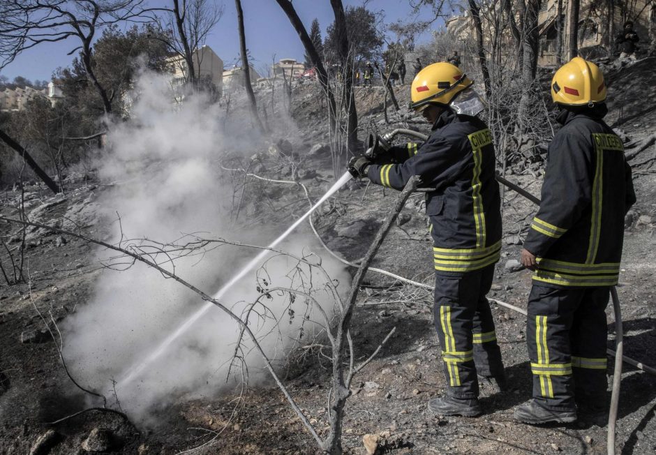 Gaisras Izraelyje numalšintas, sulaikyti penki įtariamieji