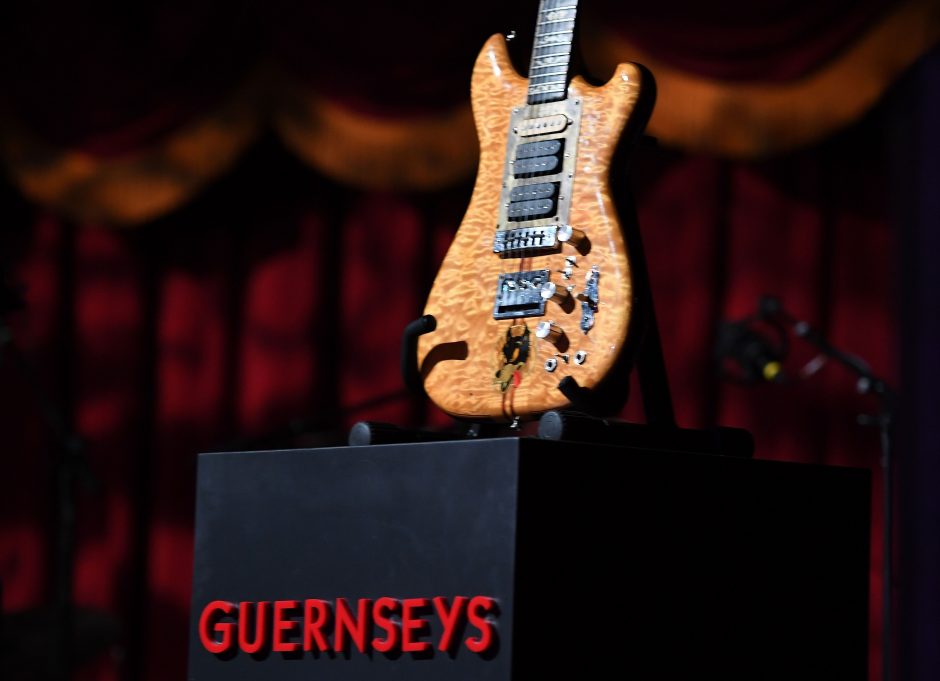 Už roko legendos gitarą gauta daugiau kaip 3 mln. dolerių