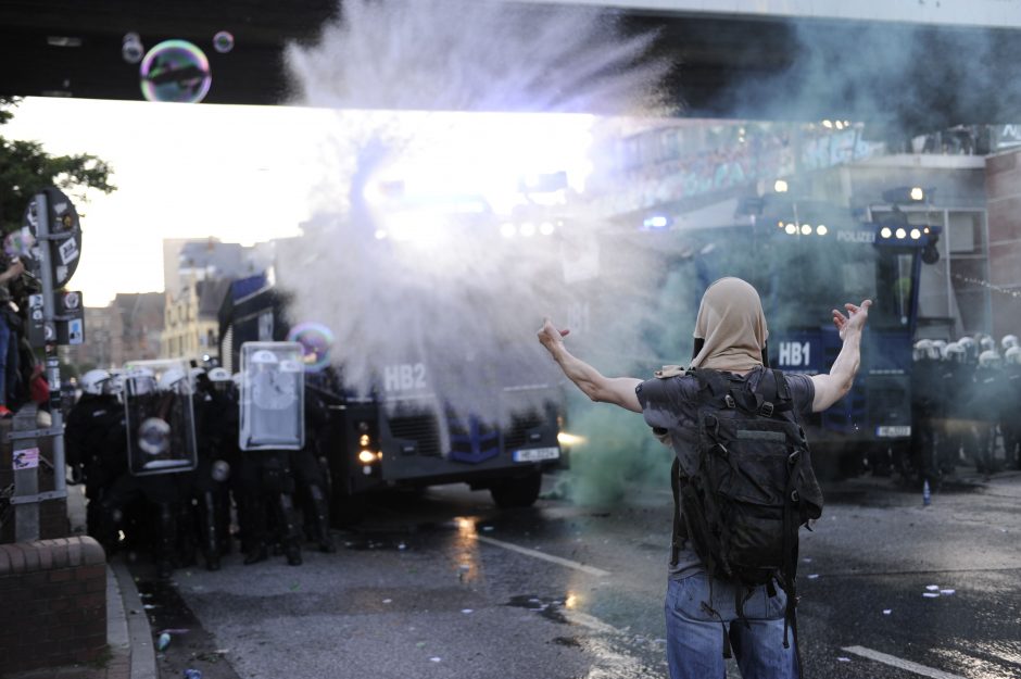 Prieš G-20 viršūnių susitikimą Hamburge įsiplieskė audringi protestai