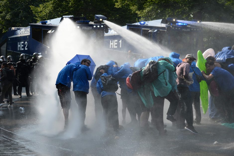 Prieš G-20 viršūnių susitikimą Hamburge įsiplieskė audringi protestai