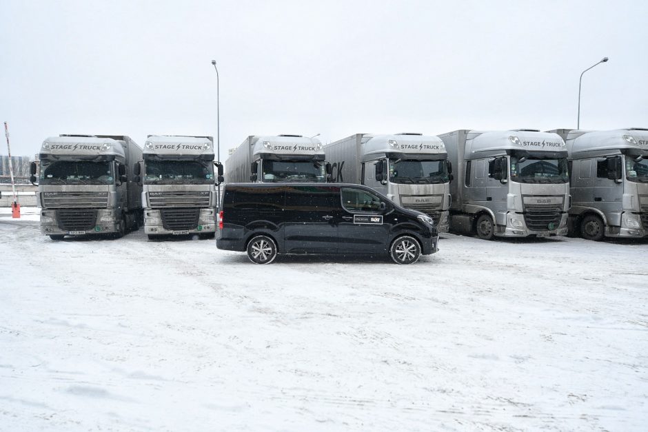 „Siemens“ areną apsupo „Depeche Mode“ techniką gabenantys sunkvežimiai