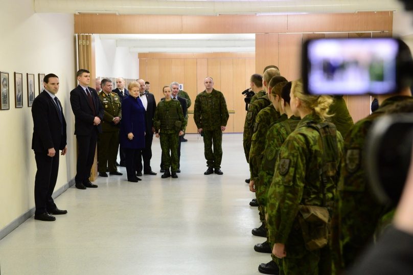 Prezidentė giria kariams sudarytas sąlygas