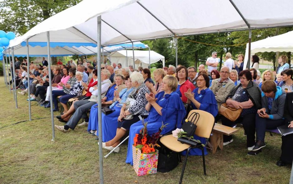 Padauguvos bendruomenė A. Gudžiaus garbei pasodino ąžuoliuką