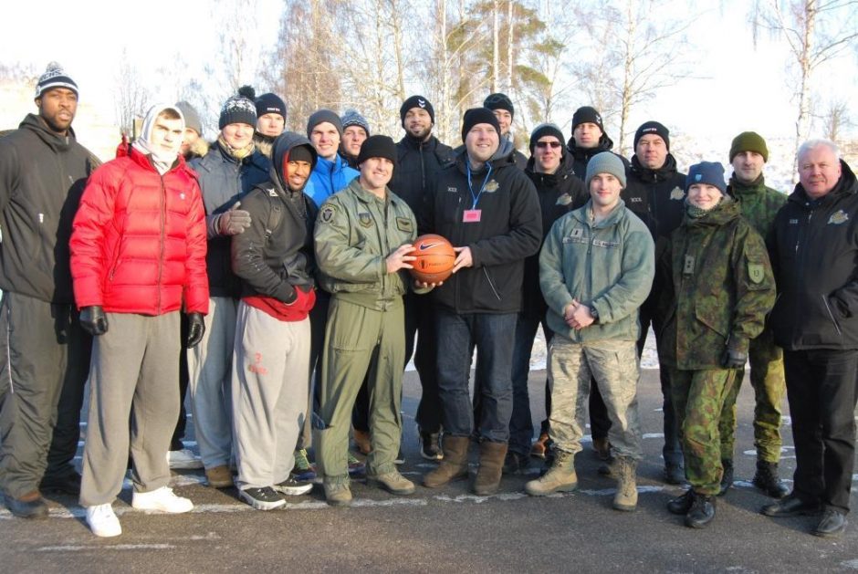 LKL klubo krepšininkus sužavėjo NATO naikintuvai