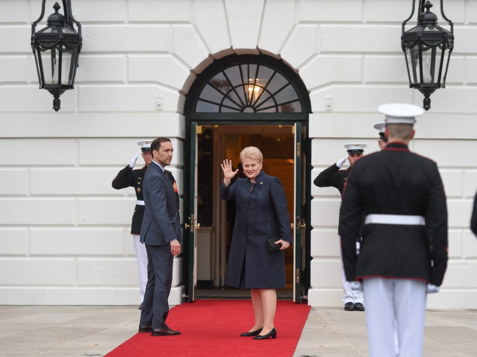 D. Grybauskaitė dalyvavo darbo vakarienėje Baltuosiuose rūmuose 