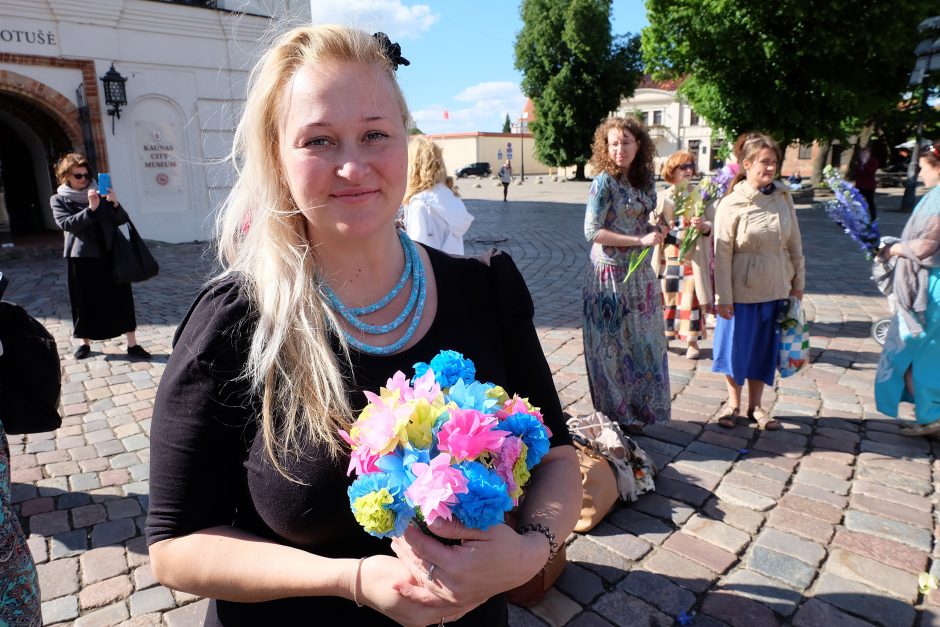 Pasitiko vasarą su ilgu sijonu