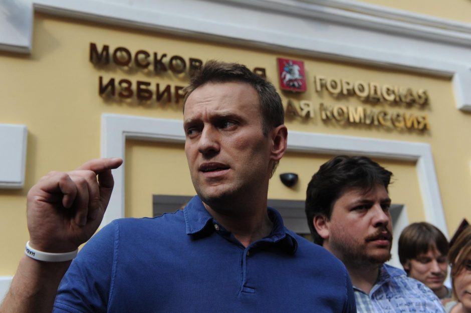Rusijos opozicijos veikėjas A. Navalnas laikinai paleistas