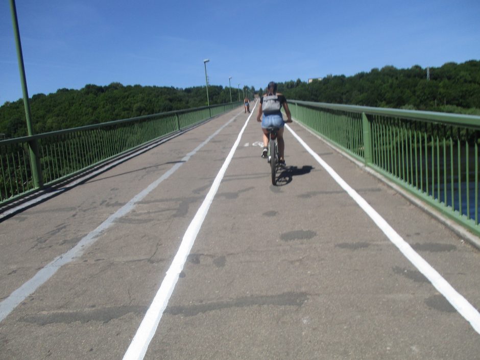 Ar ant Trijų mergelių tilto reikėjo keisti dviračių tako pusę?