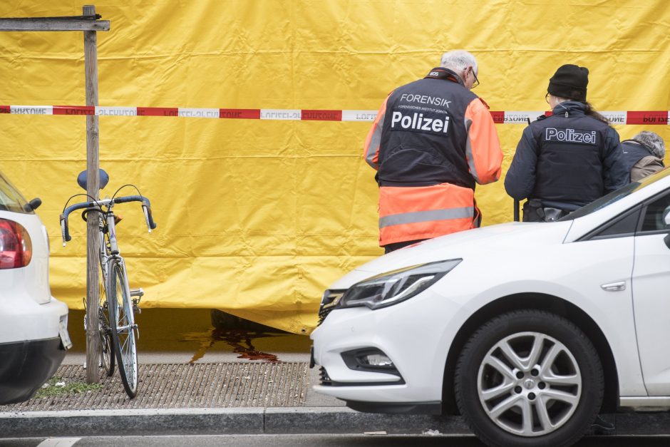 Ciuriche per šaudymą gatvėje prie banko žuvo du žmonės 