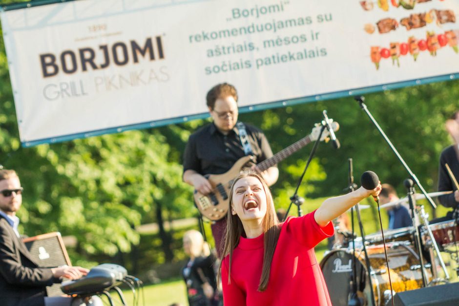 Masiniame piknike šašlykais mėgavosi ir L. Adomaitis