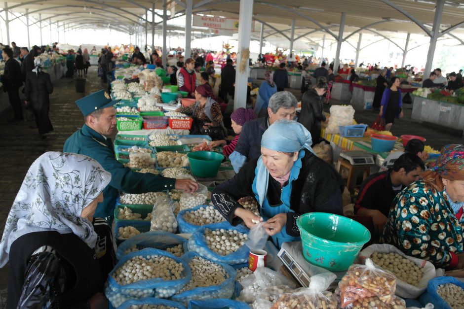 Mokslų daktaras iš Uzbekijos parsivežė 13 kg ryžių